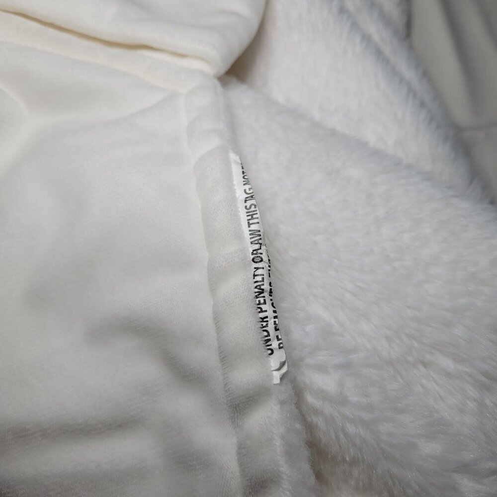 Pillowfort Unicorn Hooded Blanket 40x50 Super Soft White - Picture 13 of 13
